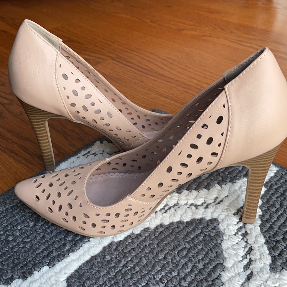 RESTRICTED heels - Picture 3 of 6